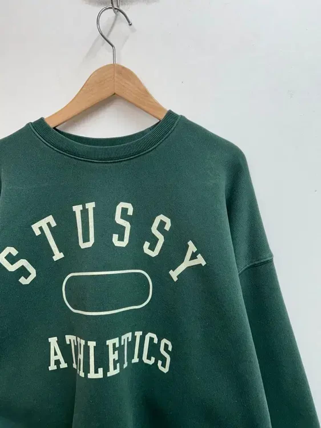 미디움 스투시 애슬레틱스 크루넥 맨투맨 Pine 색상 상품이미지4