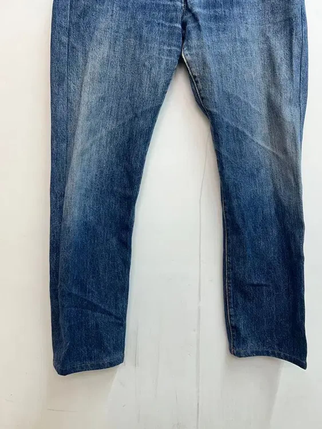 33 리바이스 501 슬림핏 워싱 데님 팬츠 상품이미지3