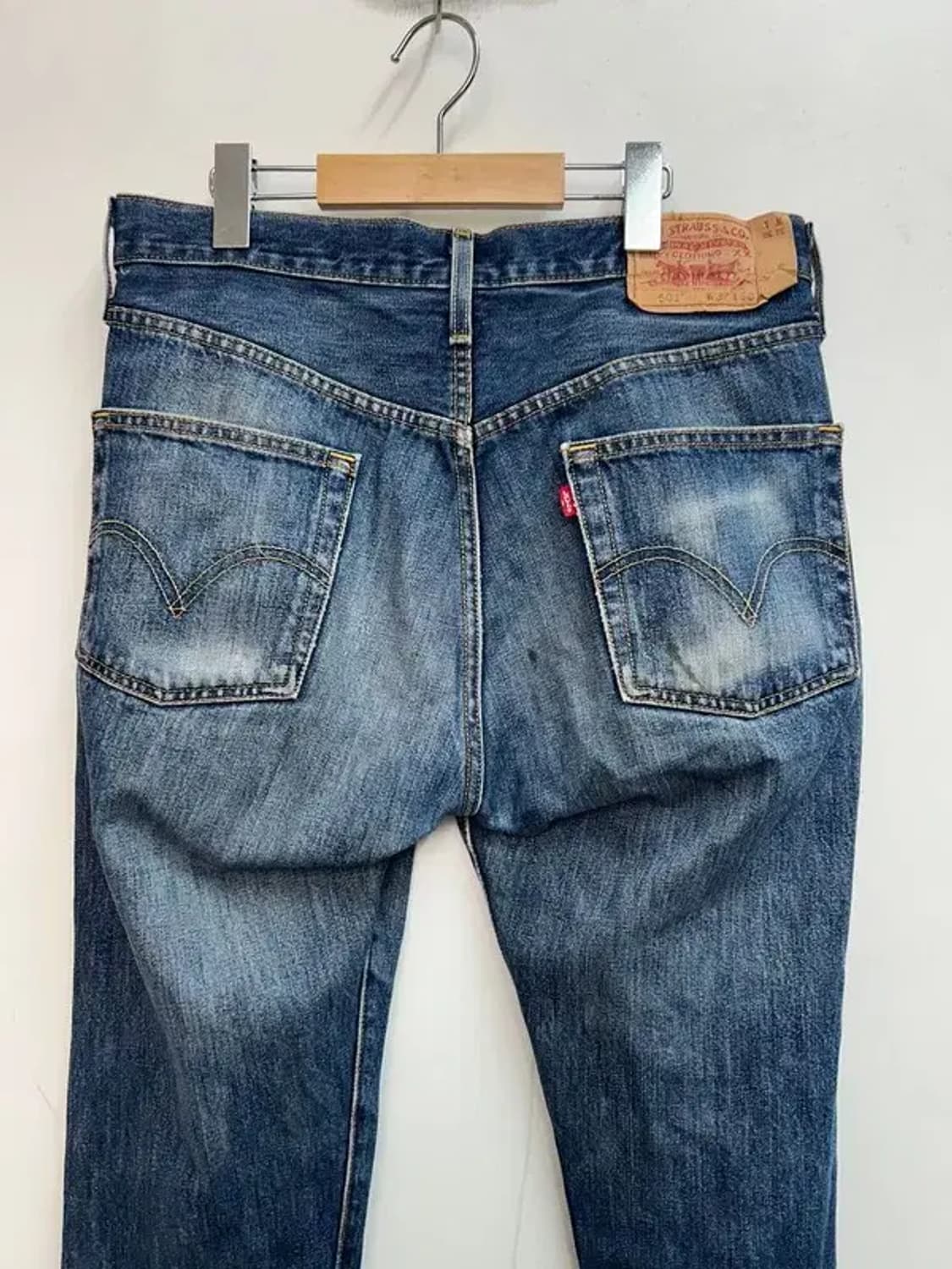 33 리바이스 501 슬림핏 워싱 데님 팬츠 상품이미지8
