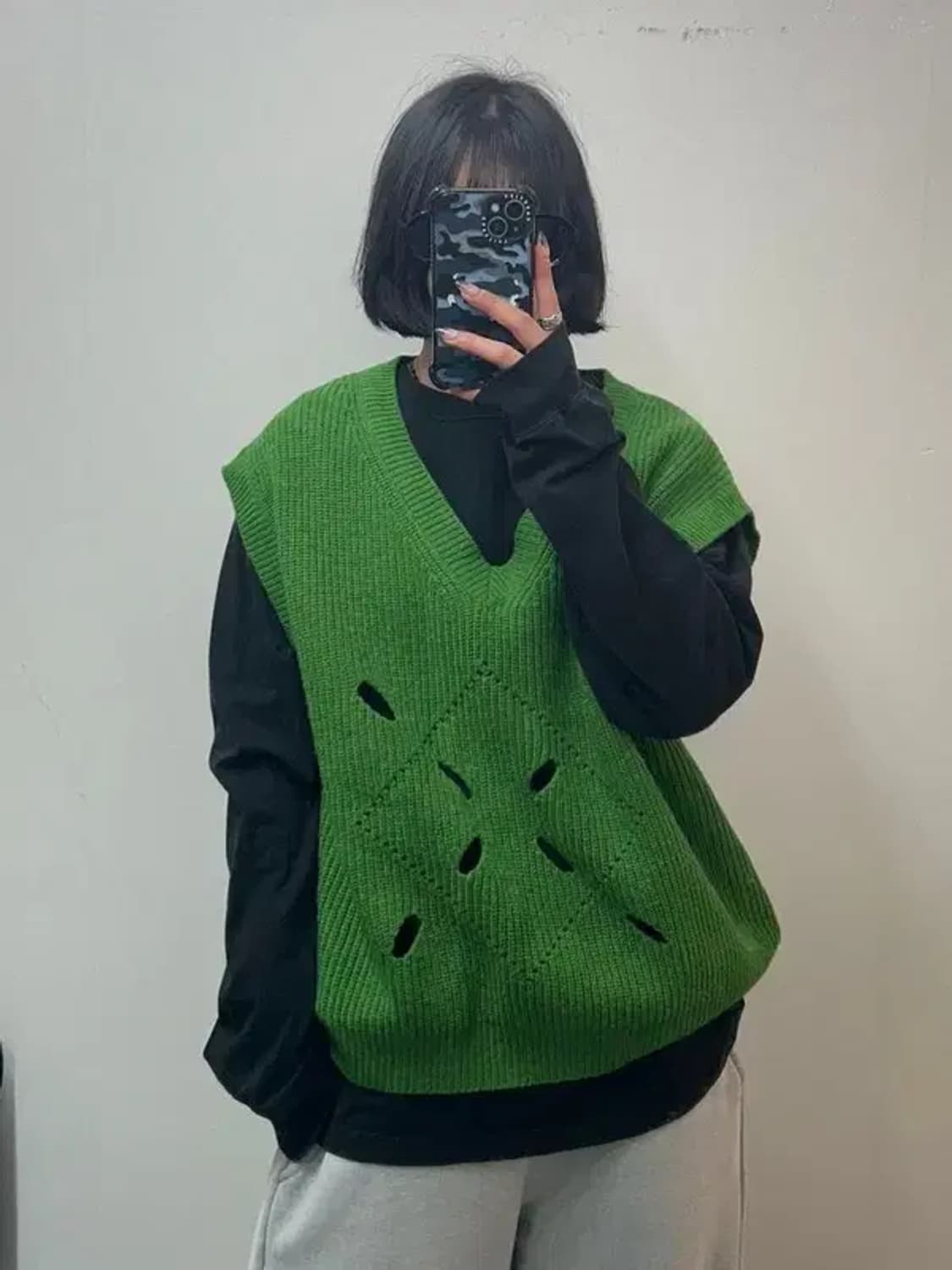 미디움 봄 문선 유니섹스 아가일 홀 니트 베스트 포레스트 색상 상품이미지1