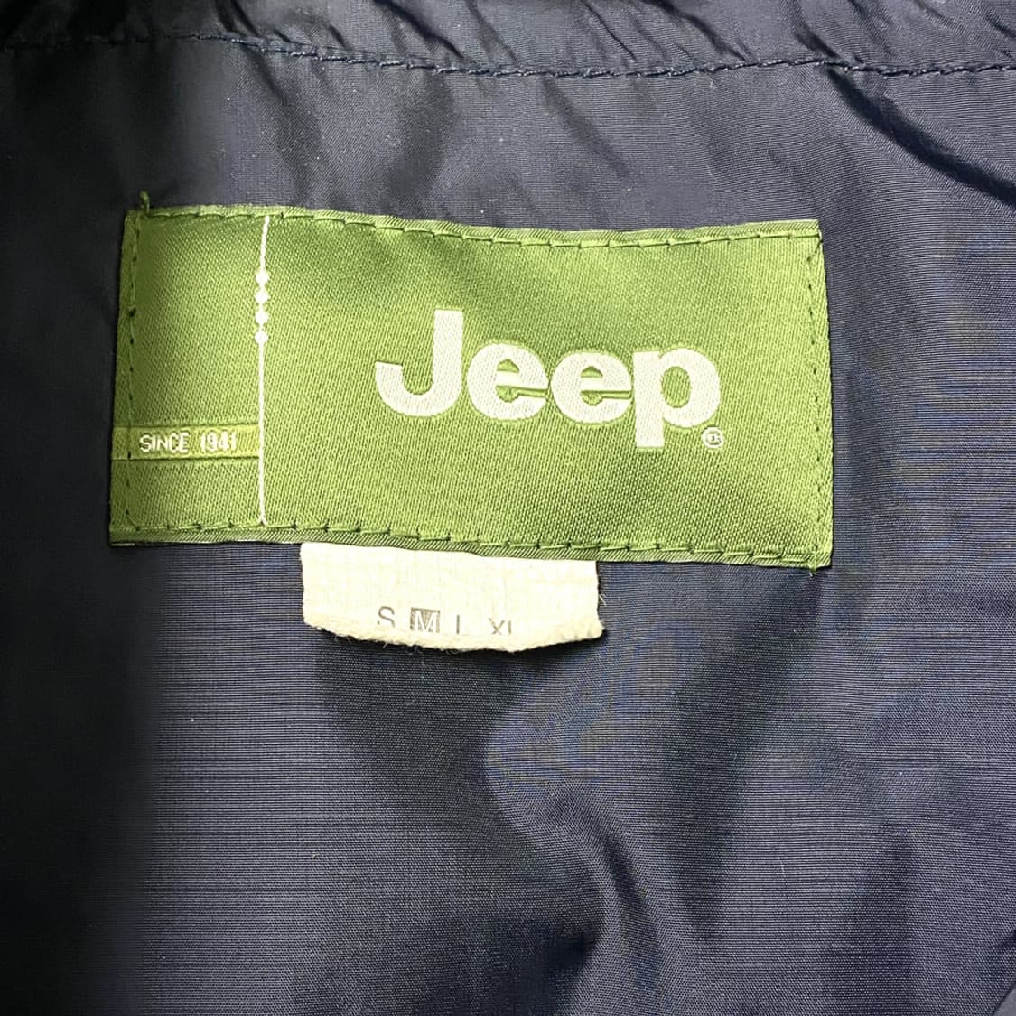 [중고] [M] JEEP 남자 겨울 가벼운 패딩조끼 빈 상품이미지4