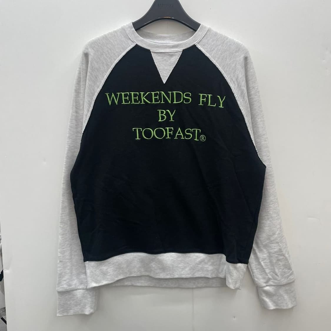 미디움 PRENDA 프렌다 자수 나그랑 맨투맨 티셔츠 팝니다 상품이미지1