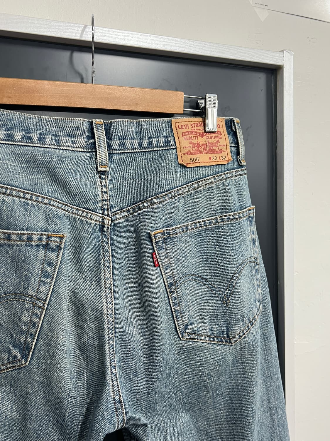 00s Levis 리바이스 505 레귤러핏 연청 데님 팬츠 상품이미지2