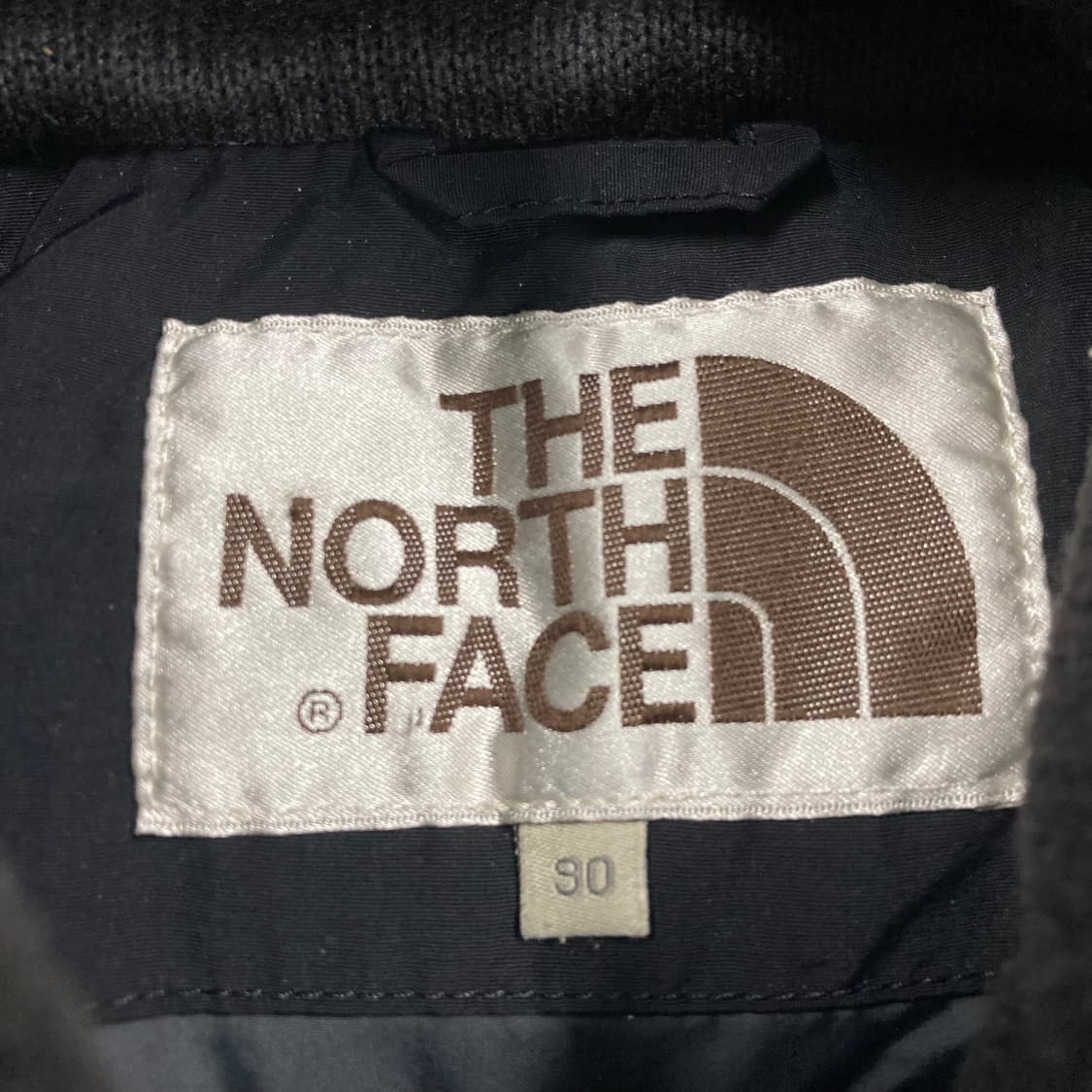 노스페이스 차콜 컬러 700 눕시 덕다운 패딩 베스트 상품이미지3