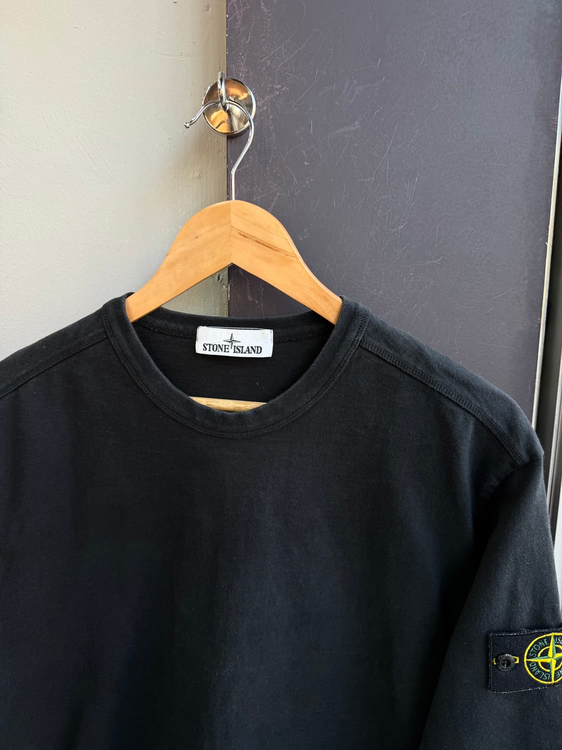 L/ 스톤아일랜드 에센셜 와펜 블랙 롱슬리브 맨투맨 상품이미지5