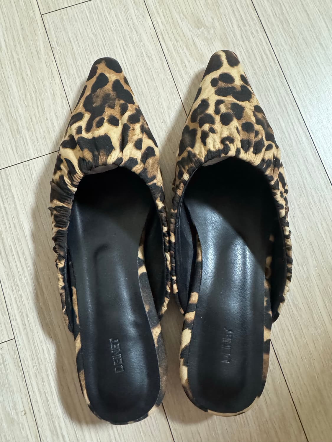 1회 착) 다이닛 레오파드 셔링 스틸레토 뮬 브라운 245 상품이미지1