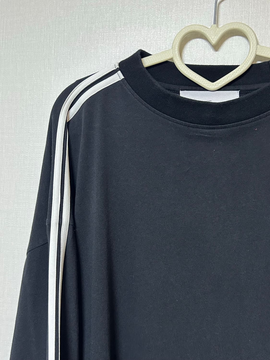 BORNTOWIN 검정 긴팔 티셔츠 상품이미지4