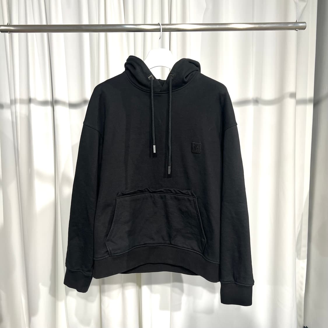 [25FW/50사이즈] 우영미 플라워 다잉 후드티 블랙 상품이미지2