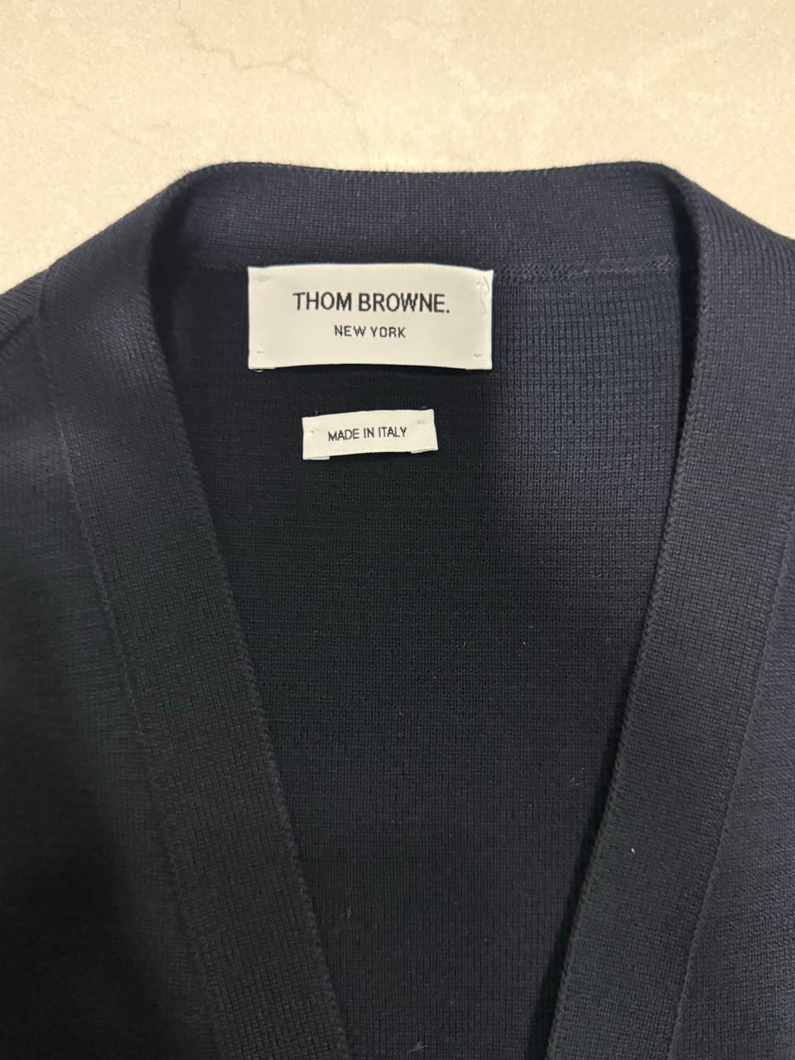 [당일출고,3사이즈] 톰브라운 암밴드 밀라노스티치 가디건 상품이미지4