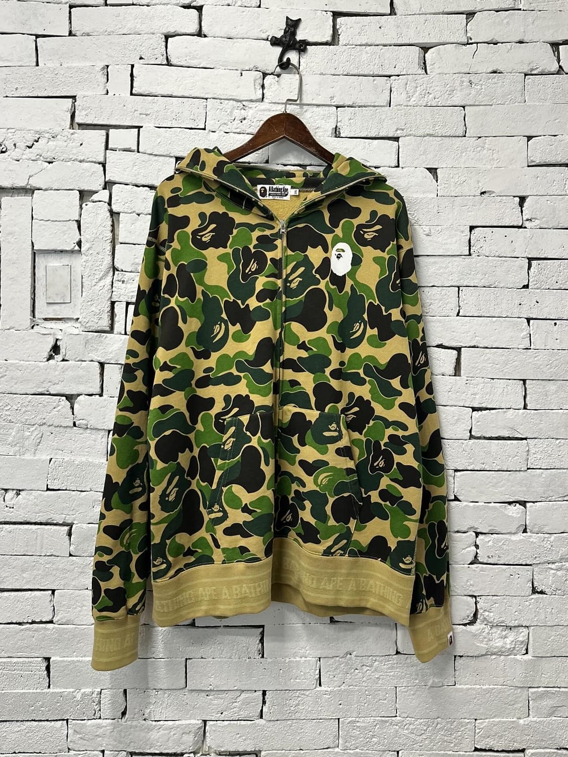 Bape Camouflage hooded zip-up 상품이미지1
