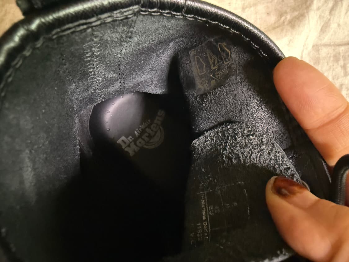 닥터마틴 1460 8홀 에이징 부츠 상품이미지5