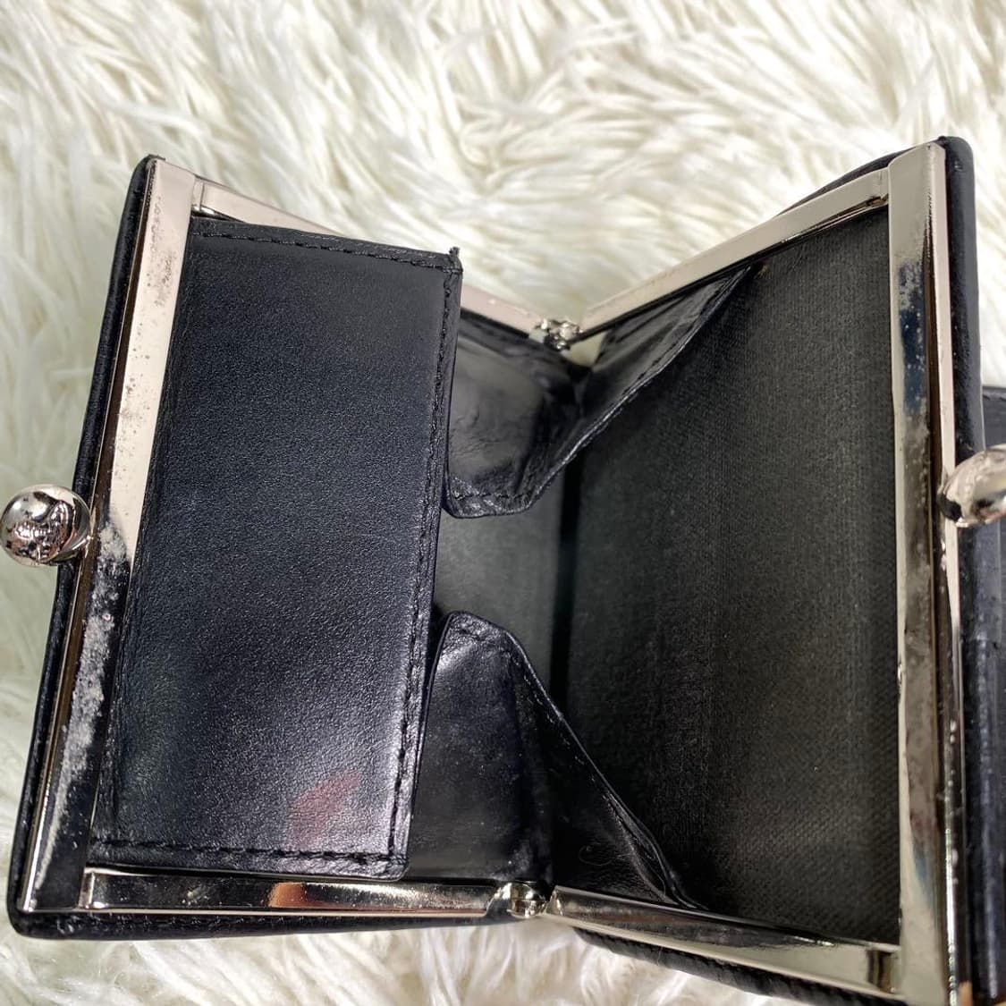 비비안 웨스트우드 가죽 엠보싱 패턴 지갑 상품이미지9