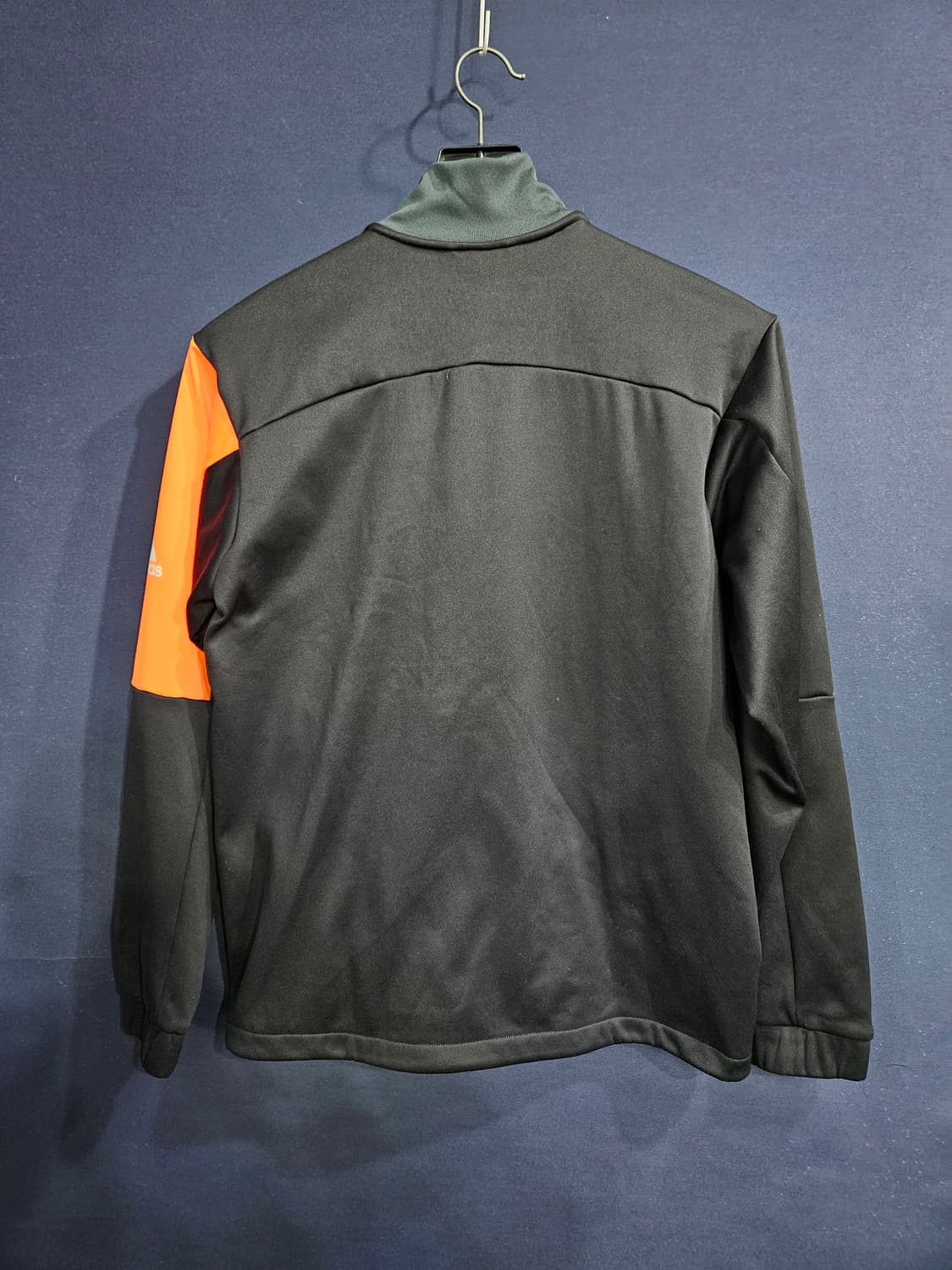 아디다스 블랙컬러 남성 슬림핏 105~110 기모 져지 상품이미지2