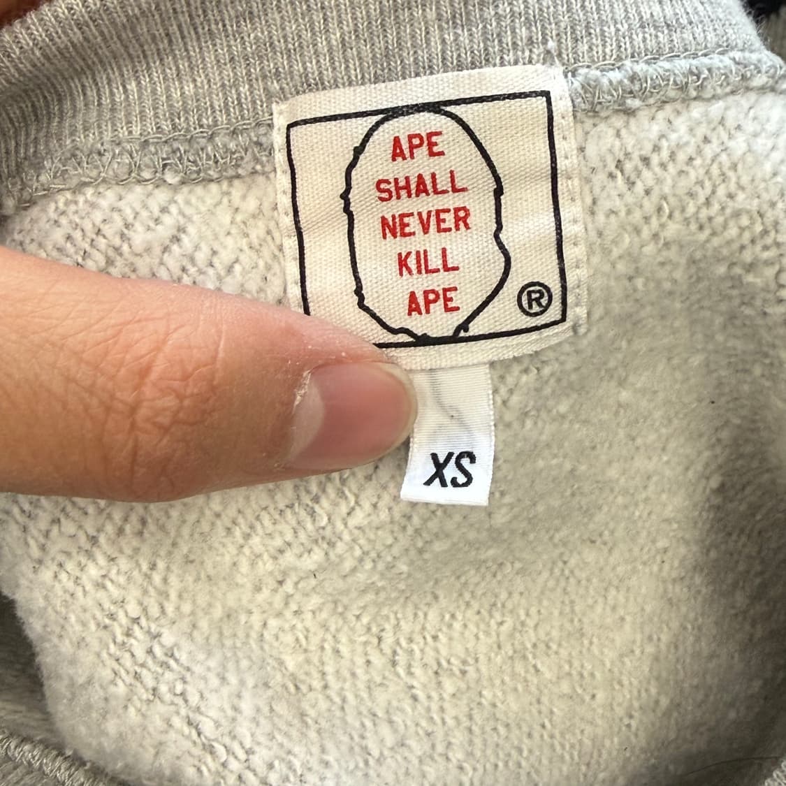 Bape 빅로고 그레이 맨투맨 상품이미지3