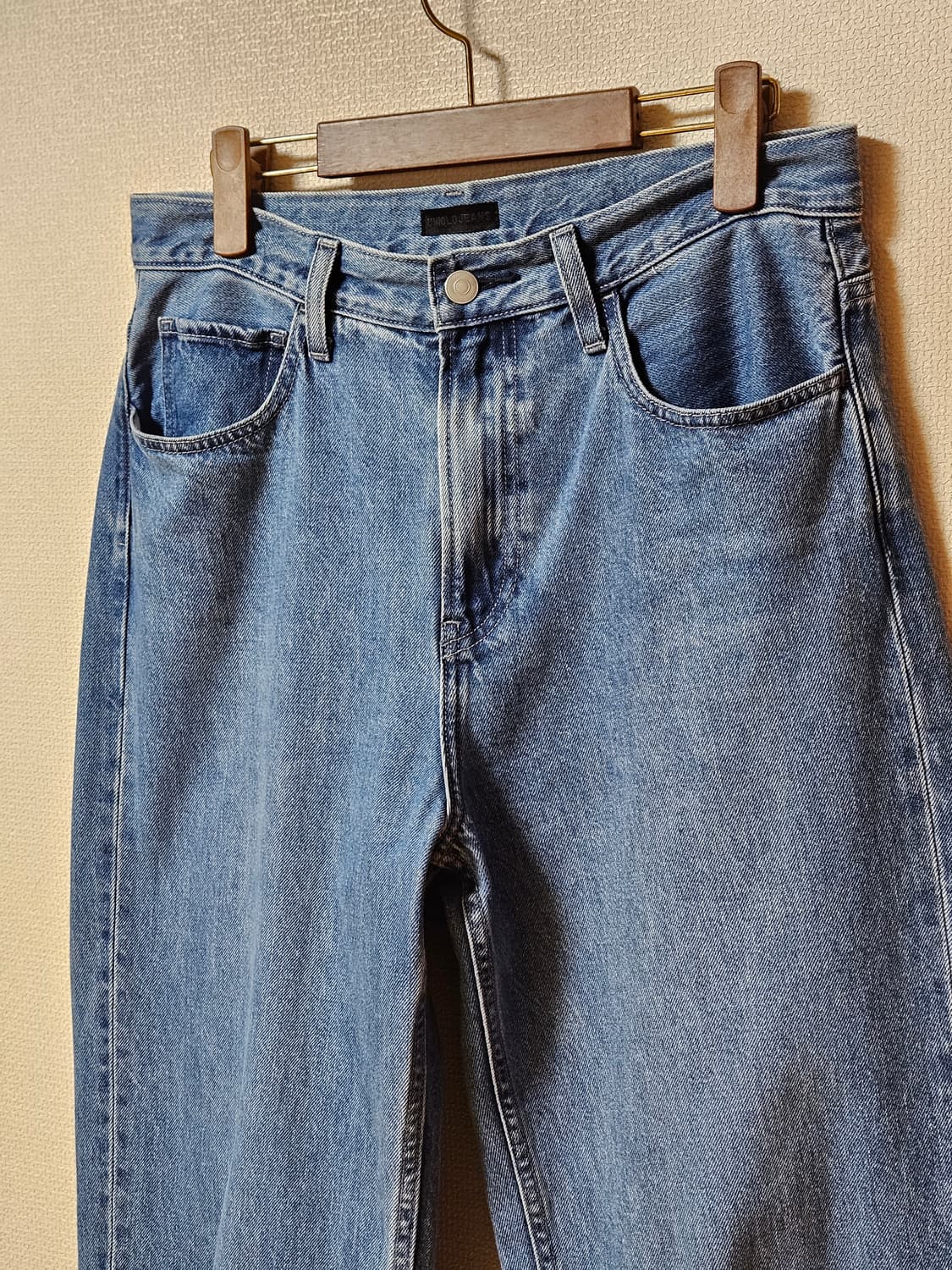 유니클로 와이드 스트레이트 진 중청 상품이미지1