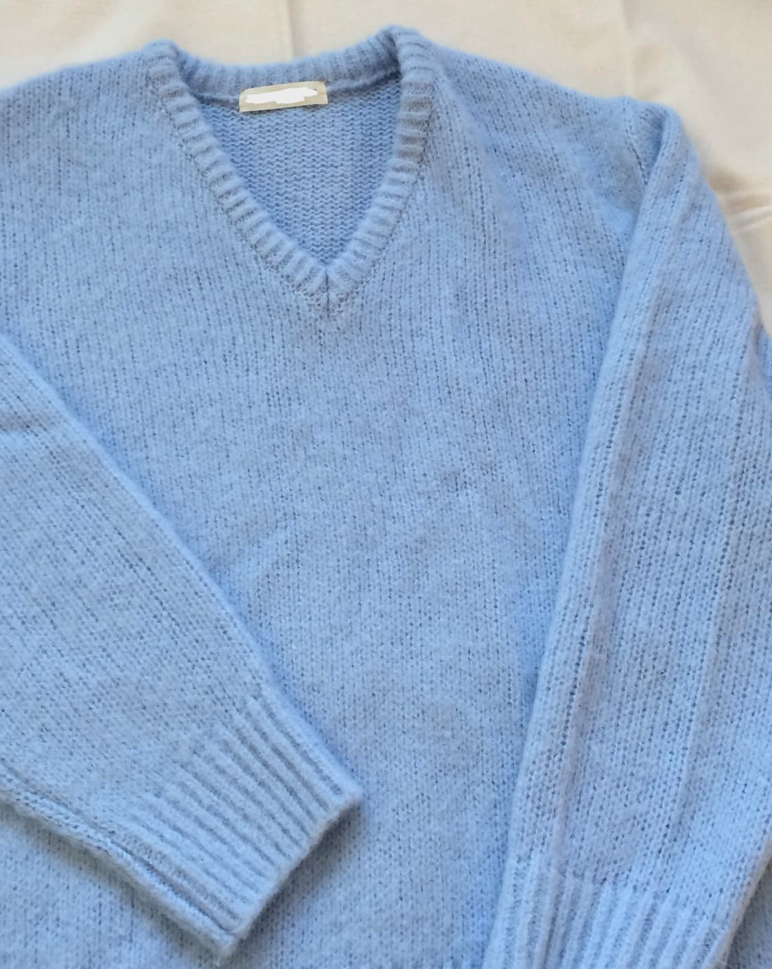 브이넥 니트 스카이블루 상품이미지1