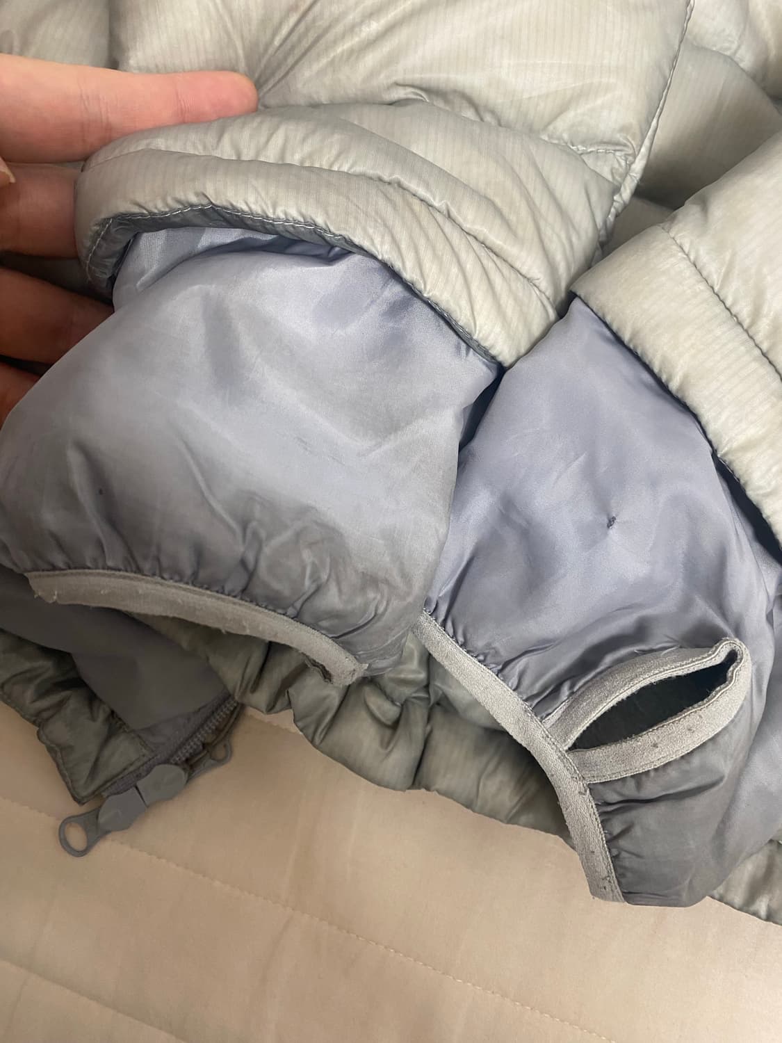 산산기어 서픽스 푸퍼 자켓 그레이 경량패딩 24FW 상품이미지3