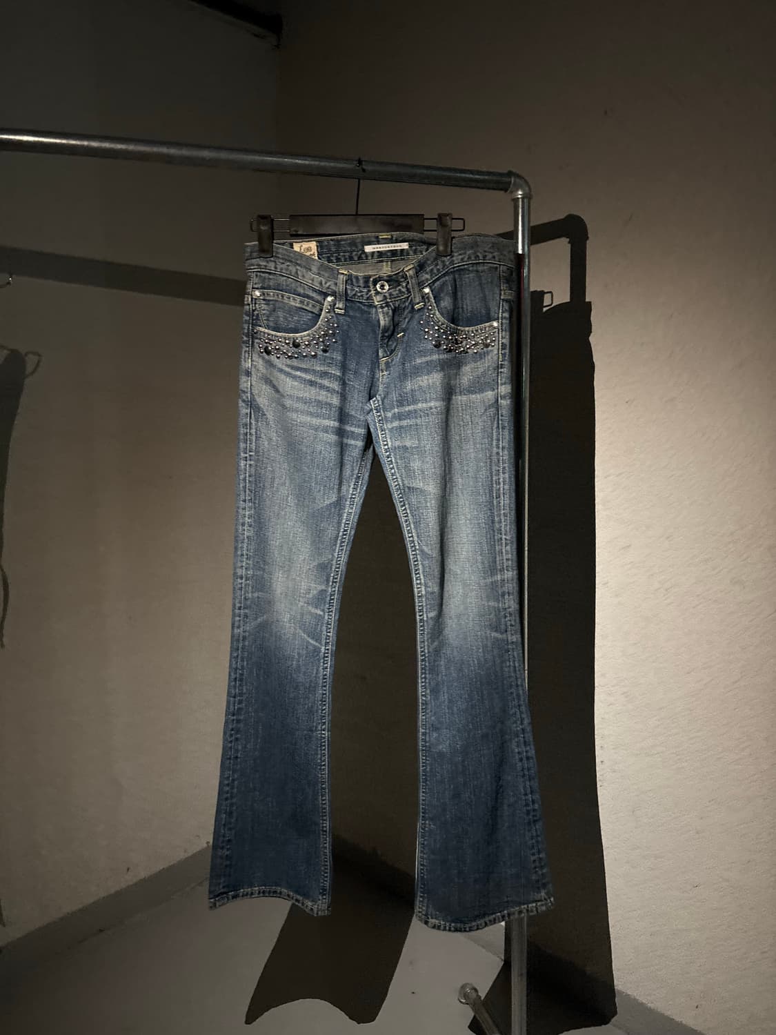13 stud low-rise bootscut jeans 상품이미지1