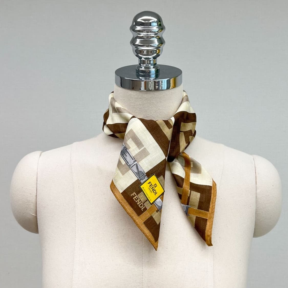 (새상품) fendi / 펜디 쁘띠스카프 손수건 상품이미지6