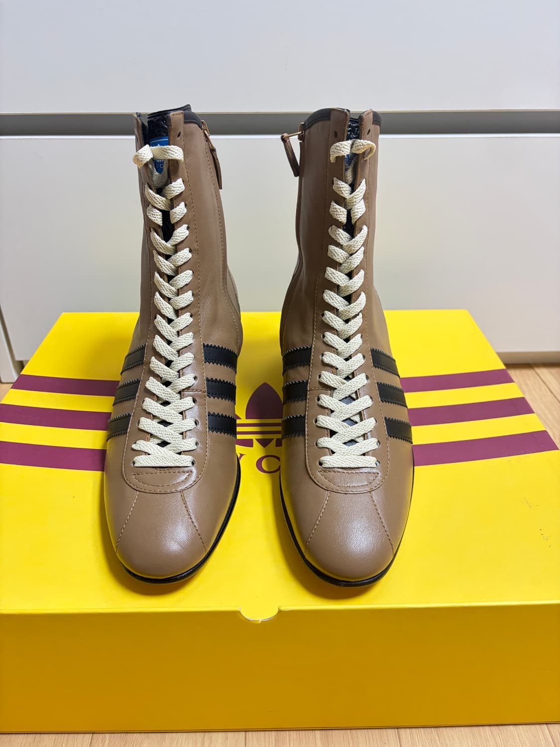구찌 x 아디다스 레이스업 부츠 브라운 8+ 상품이미지4