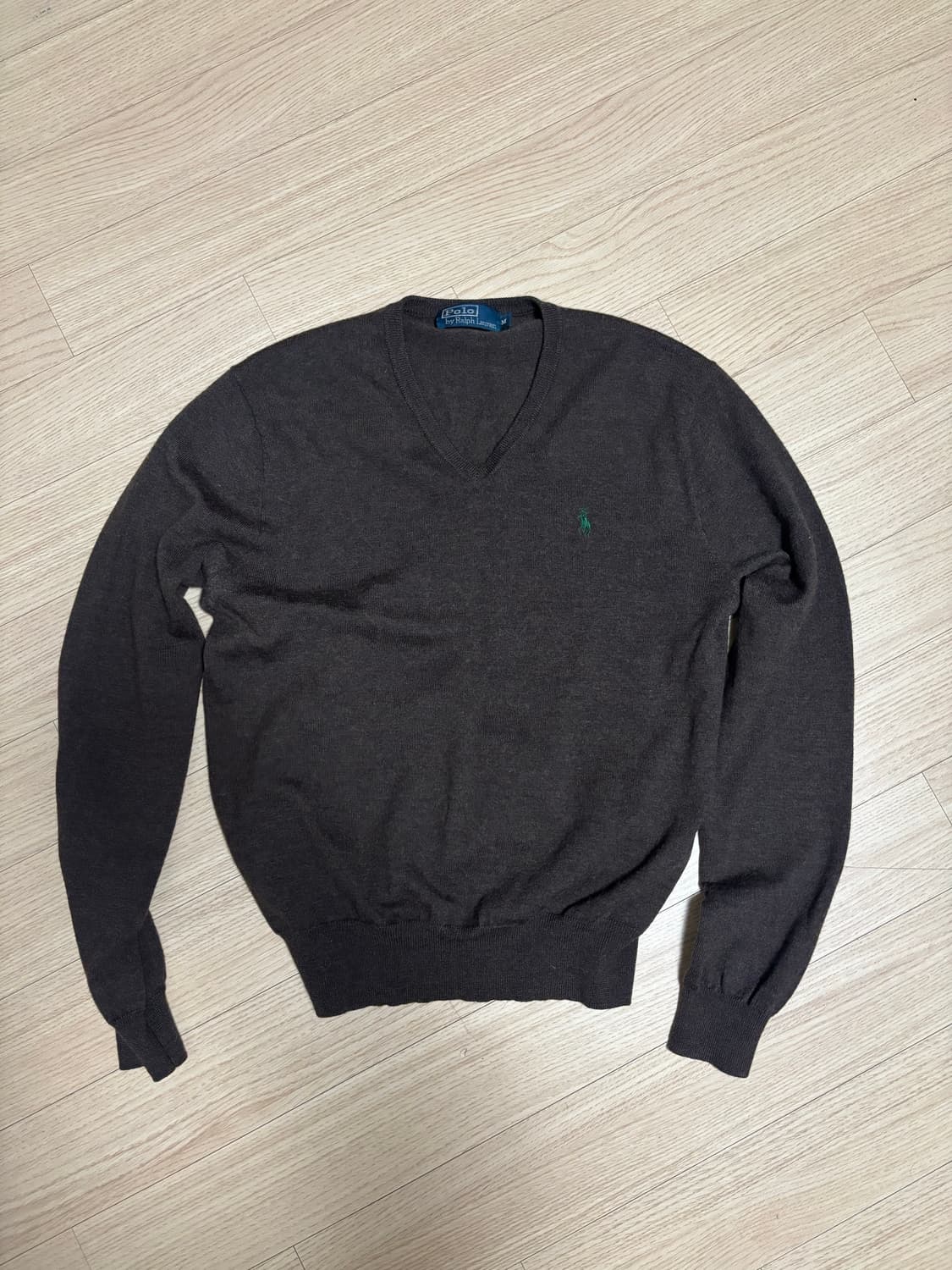 폴로 브이넥 니트  상품이미지3