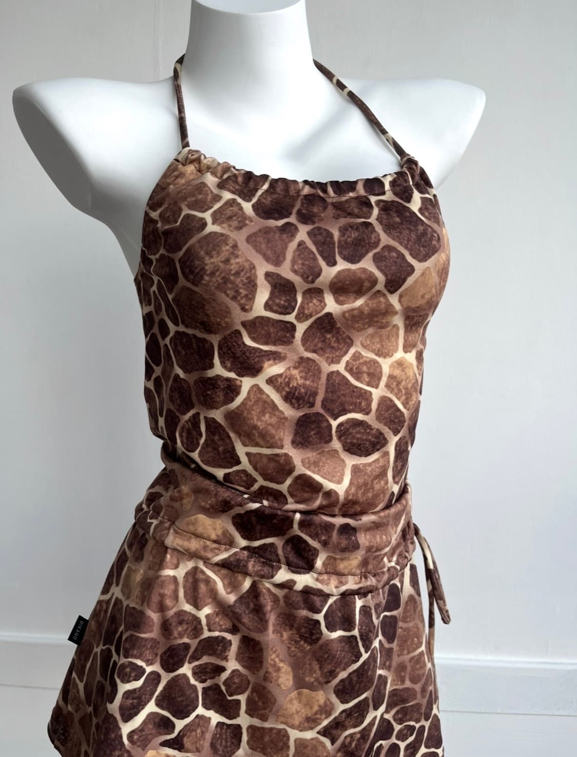 MIKANO 지라프 홀터넥 미니 원피스 상품이미지2