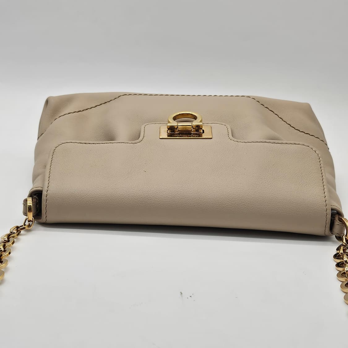 정품 페라가모 플랩 체인 크로스 숄더백 상품이미지7