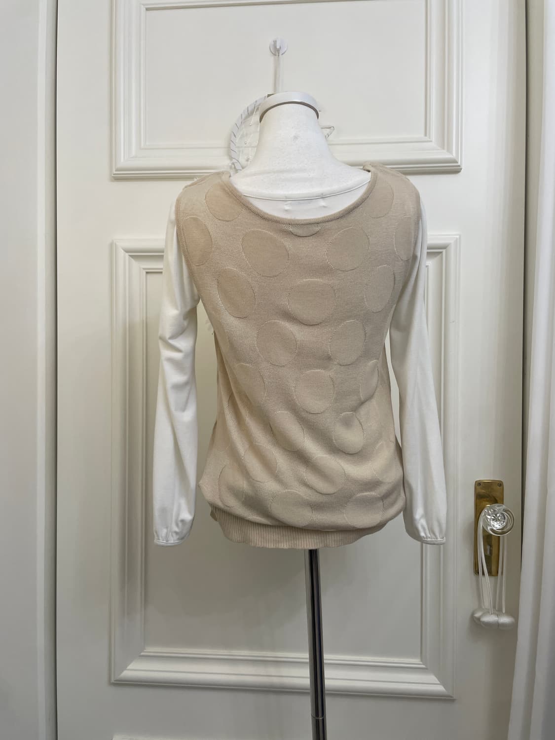 white ruffle point puff sleeve top&beige 상품이미지3
