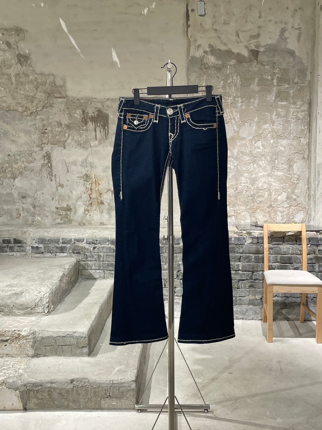 트루 릴리전 조이 슈퍼T 진청 부츠컷 데님 팬츠 상품이미지1