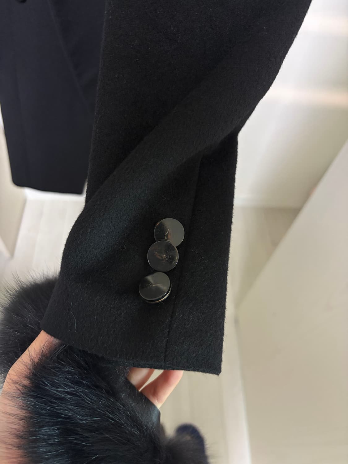 [현대백화점 100만원 이상 구매/컨디션 최상] 모조에스핀 폭스 퍼 블랙 상품이미지7