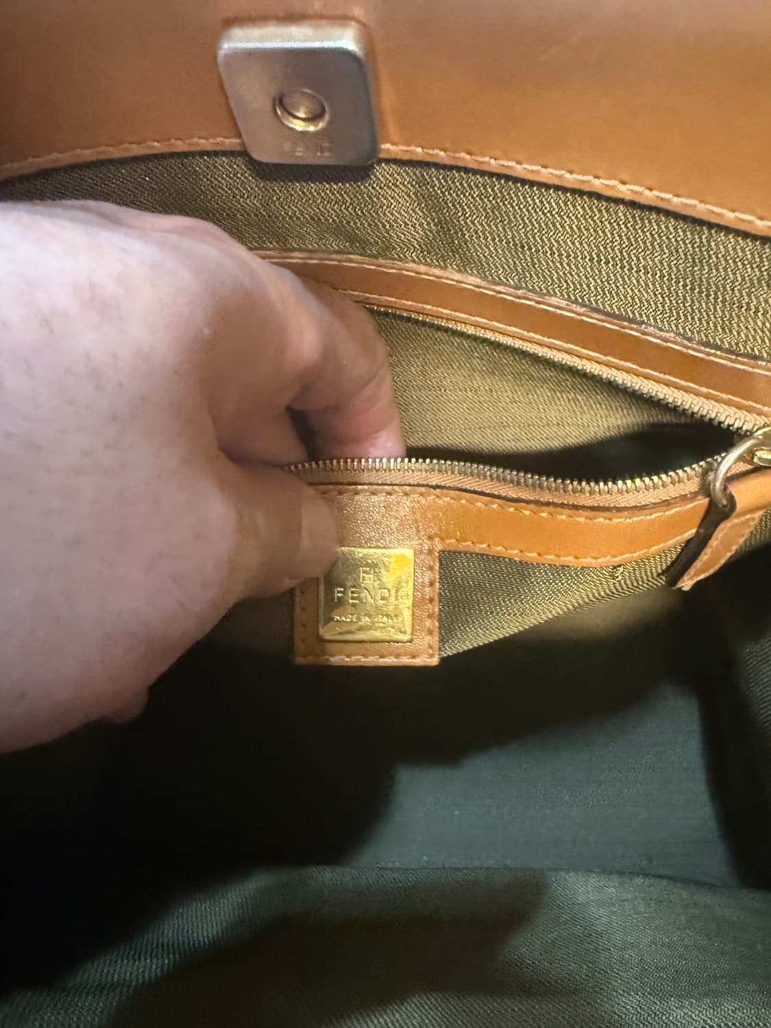 정품 펜디 레더 토트백 팝니다 상품이미지8