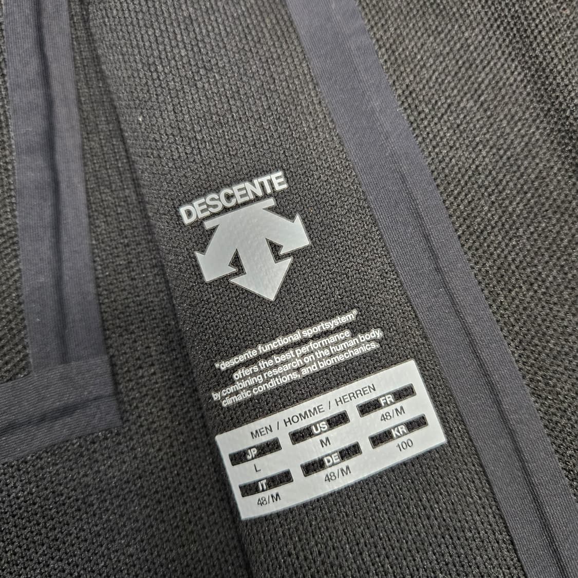 데상트 퓨전니트 롱 코트 자켓 남자100 상품이미지8