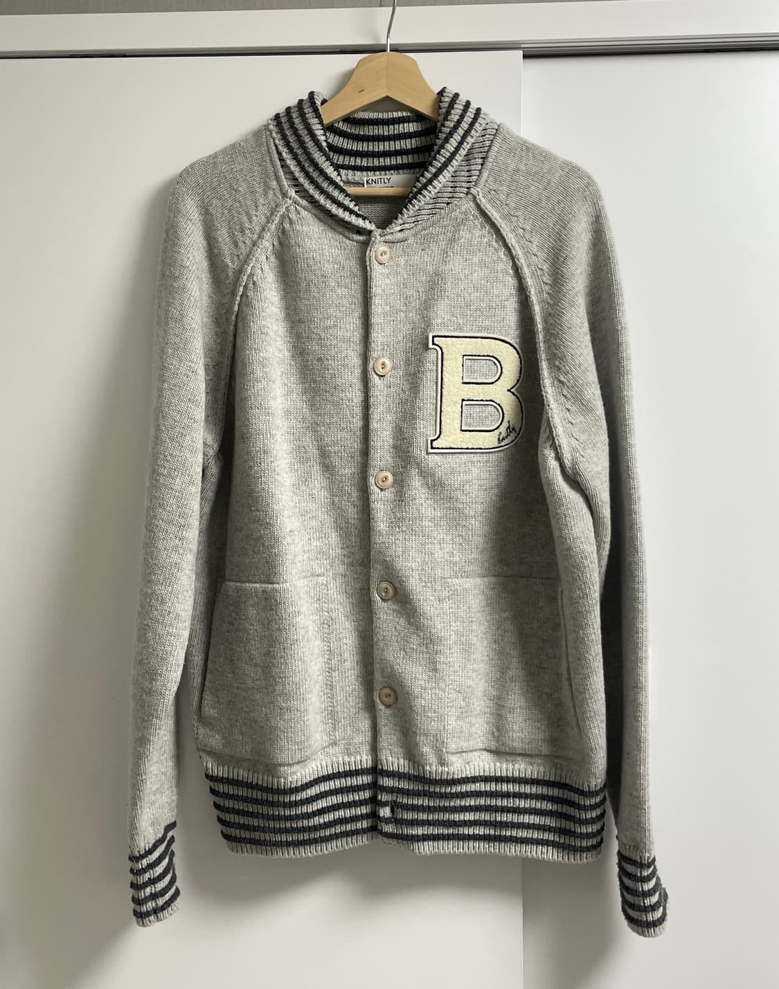 KNIT VARSITY CARDIGAN_Melange Grey 상품이미지4