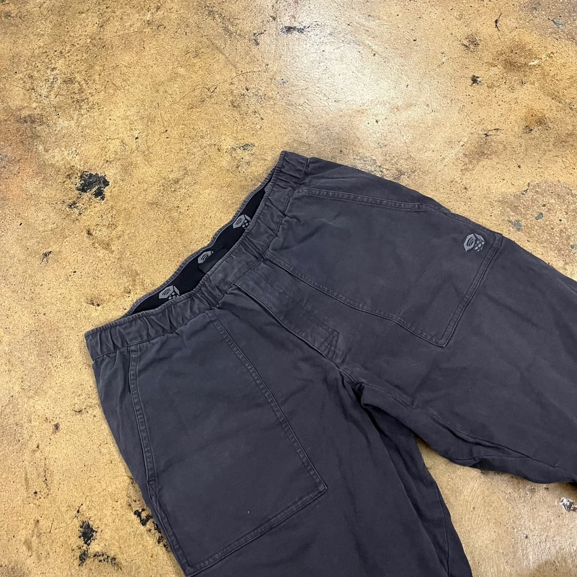 [정품/M] 마운틴하드웨어 카고 조거팬츠 차콜 b10 상품이미지1