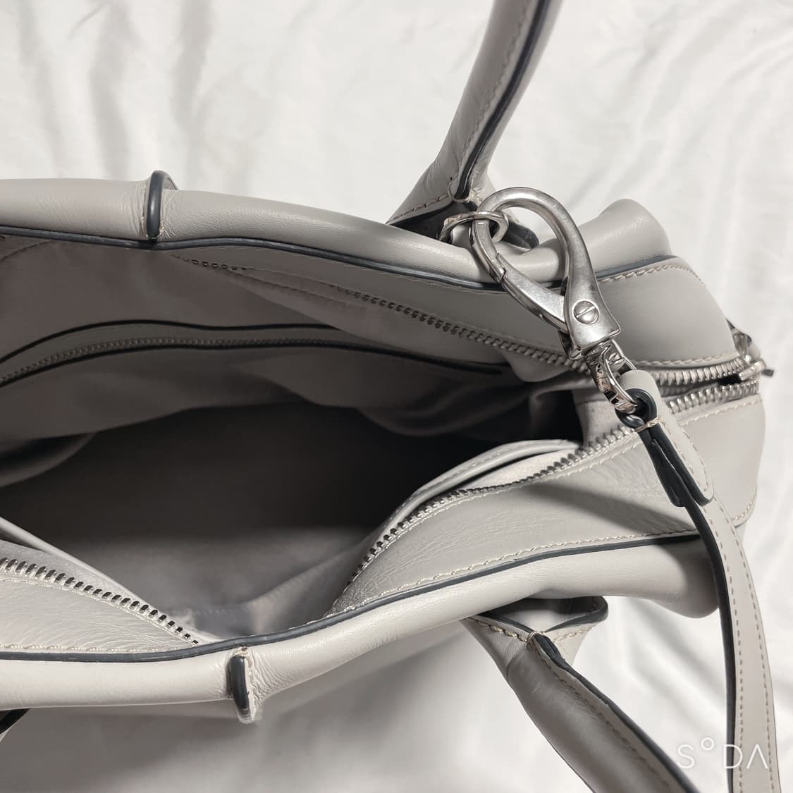 토즈 가죽 숄더백 그레이 상품이미지8