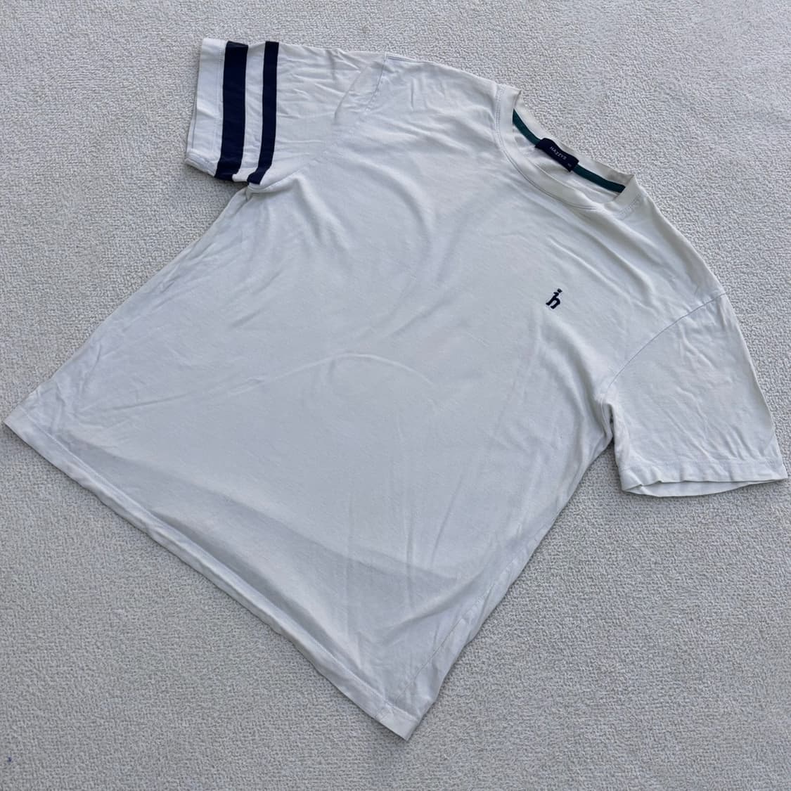 105 헤지스 퍼피자수 반팔 티셔츠 0330E 상품이미지1