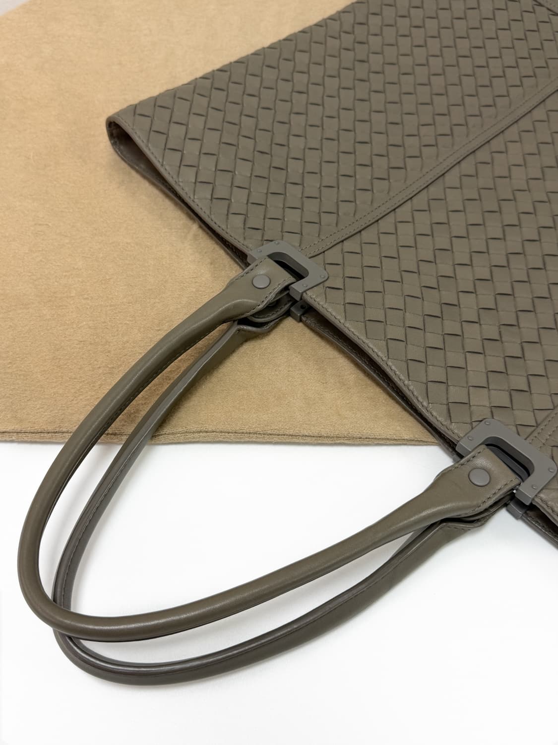 보테가베네타 인트레치아토 나파 라지 플랫 토트백 상품이미지6