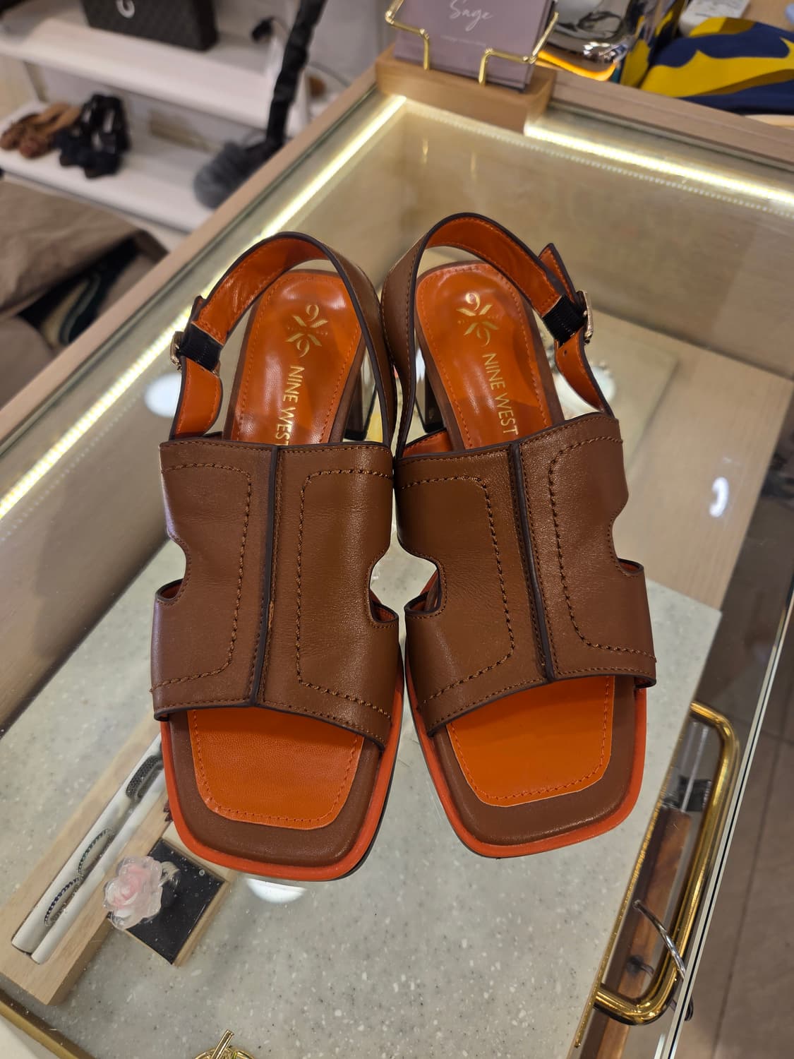 나인웨스트 가죽 샌들 상품이미지1