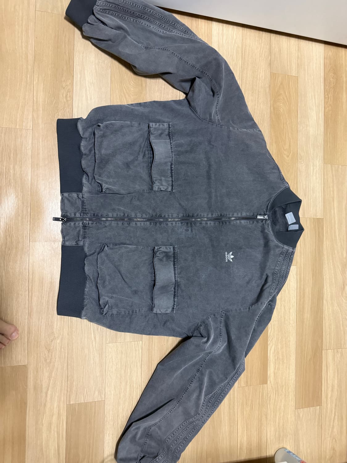 아디다스 아딜레늄2 워시드 봄버 자켓 L 사이즈 판매합니다. 상품이미지2