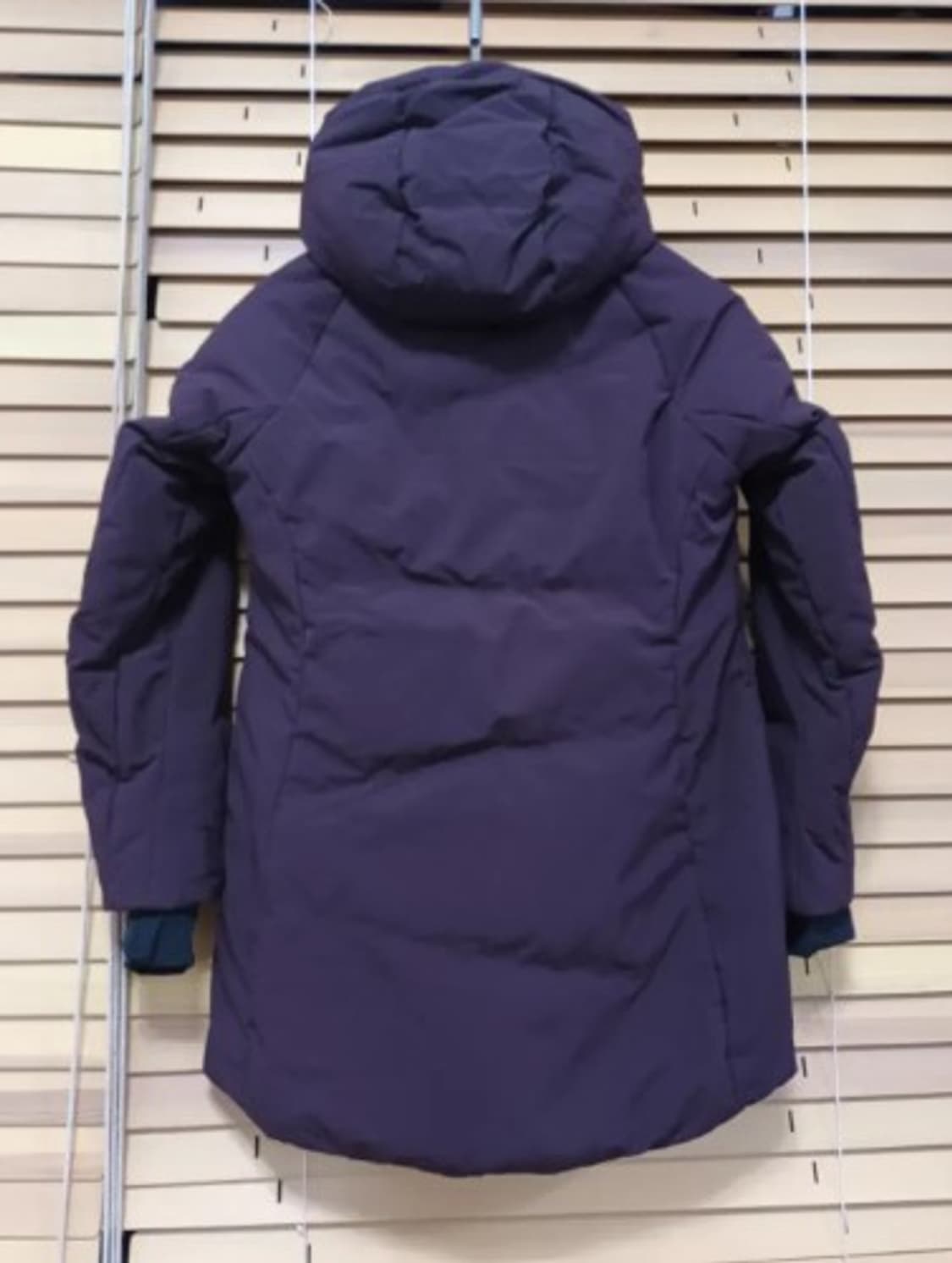 데상트 와인미디패딩 90 M사이즈 상품이미지3