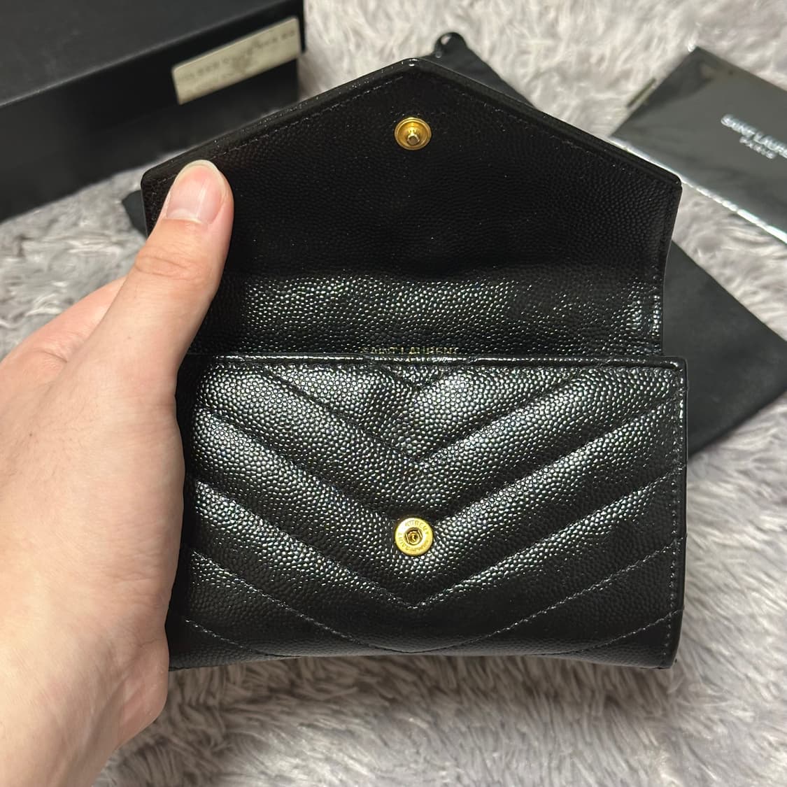 [풀구성] 입생로랑 마틀라세 엔벨로프 중지갑 블랙 상품이미지4