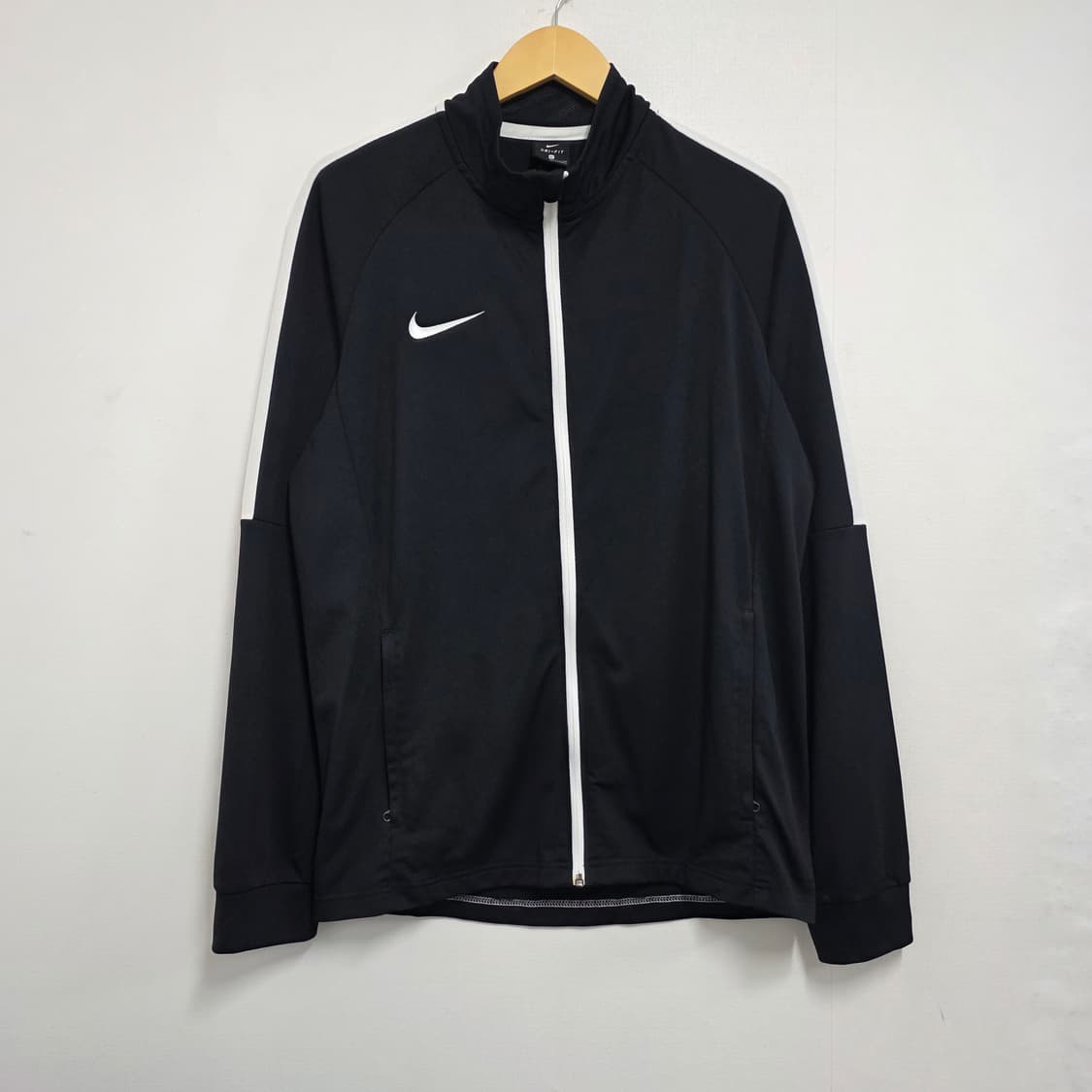 XL 105) 나이키 드라이핏 블랙 화이트 트랙탑 져지 상품이미지2