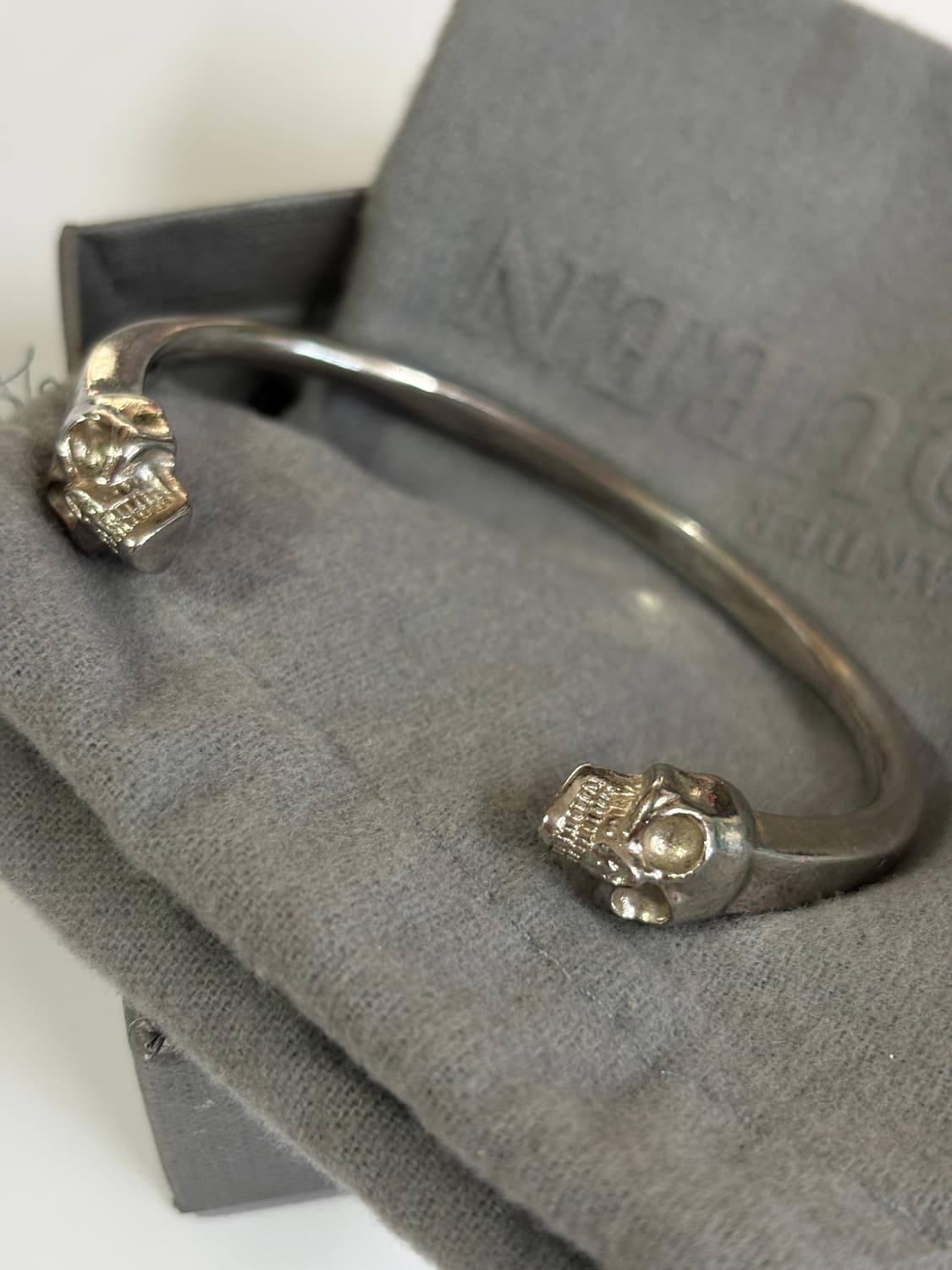 알렉산더 맥퀸 브레이슬릿 💀🖤 상품이미지1