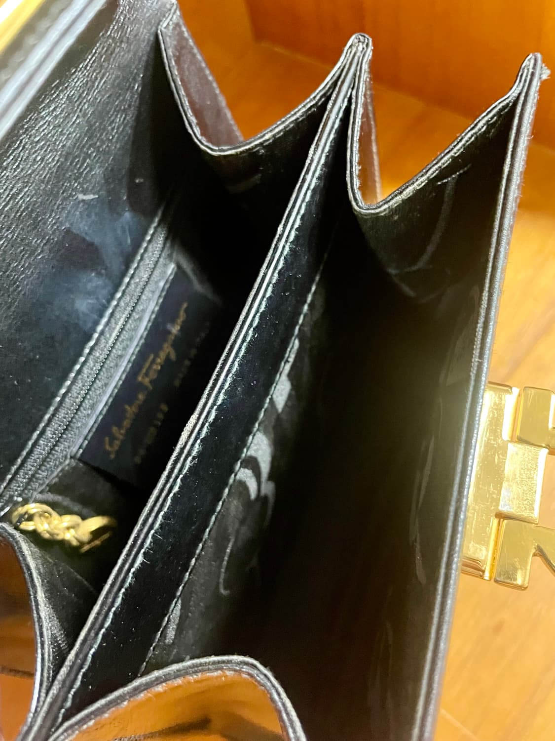 페라가모 탑 핸들 가방 블랙 상품이미지4
