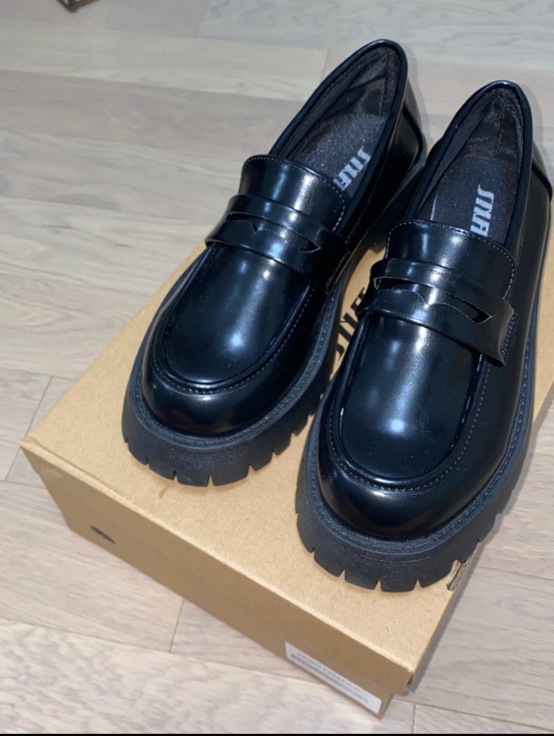 식스핏 로퍼 팝니다 상품이미지1