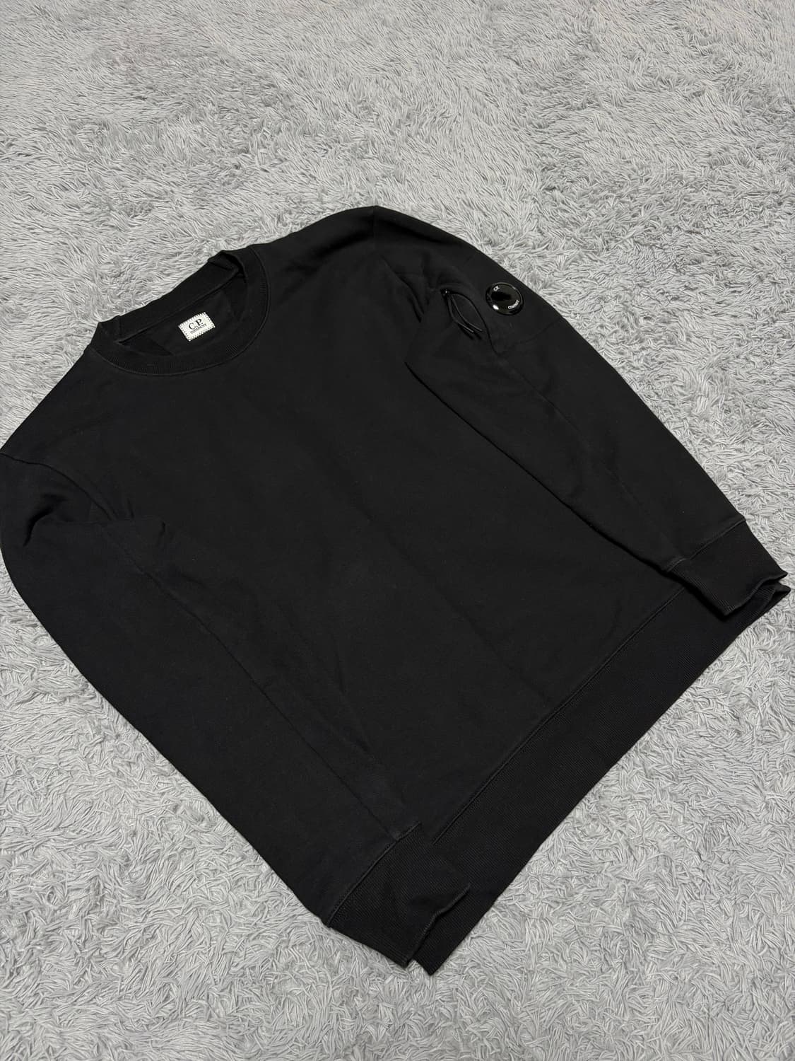 CP컴퍼니 렌즈 와펜 맨투맨 상품이미지1