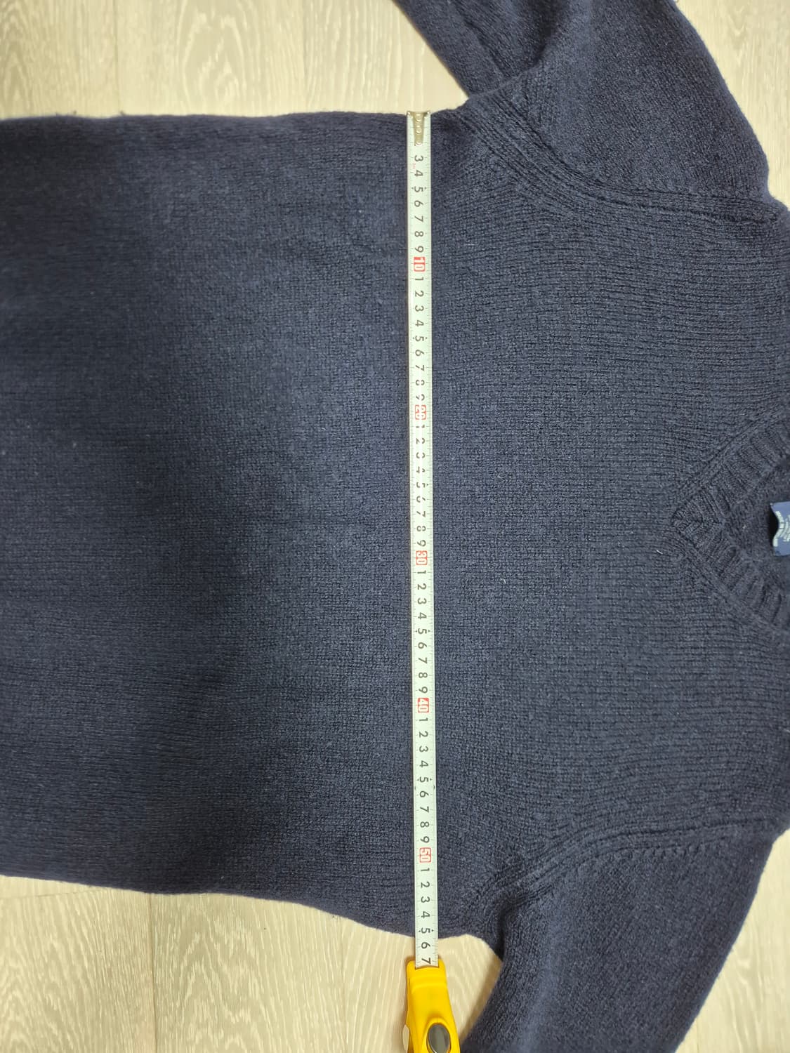 윌리엄로키 울 V넥 니트 판매합니다 상품이미지3