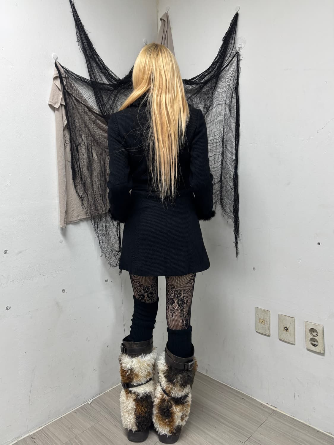 Minimal Design Fur&Button Detail Coat  상품이미지4