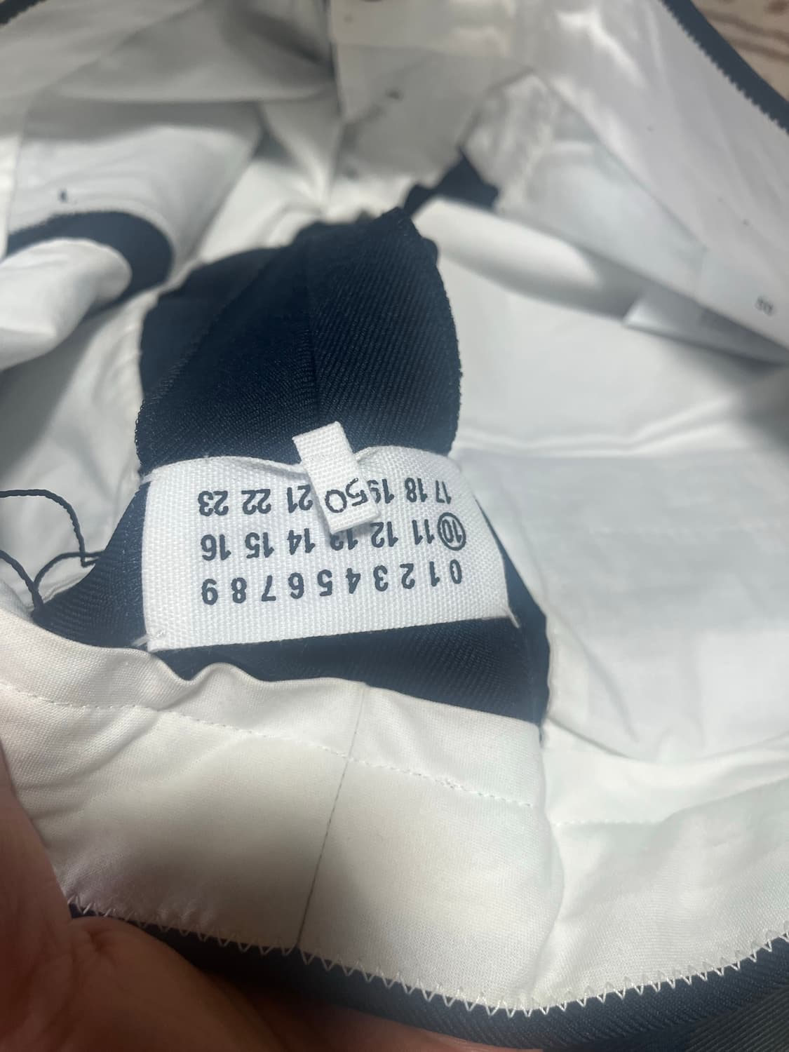 메종 마르지엘라 남성 네이비 투턱 트렉라인 와이드 슬랙스 50 상품이미지6