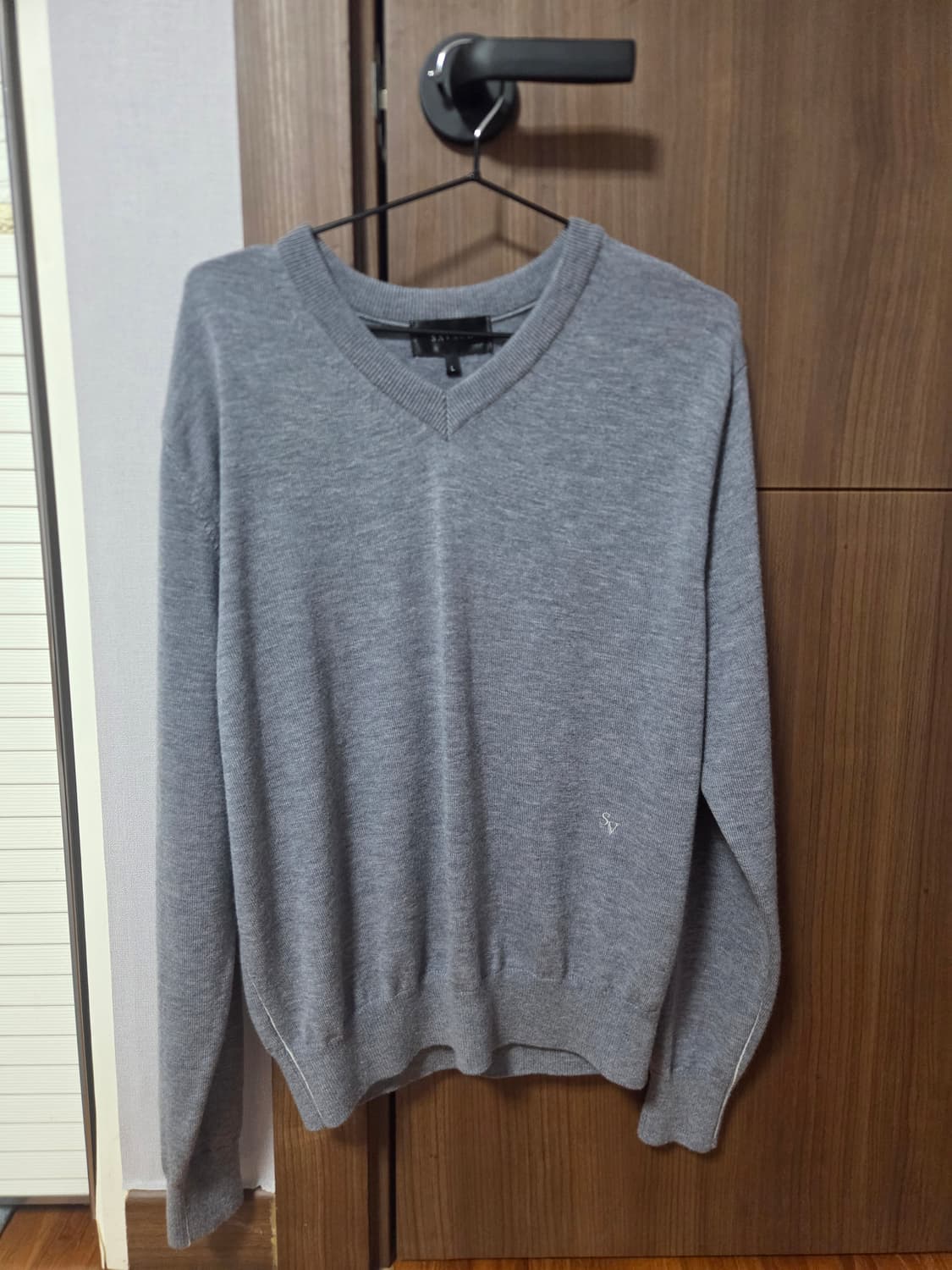 세비지 브이넥 니트 그레이 L 상품이미지1